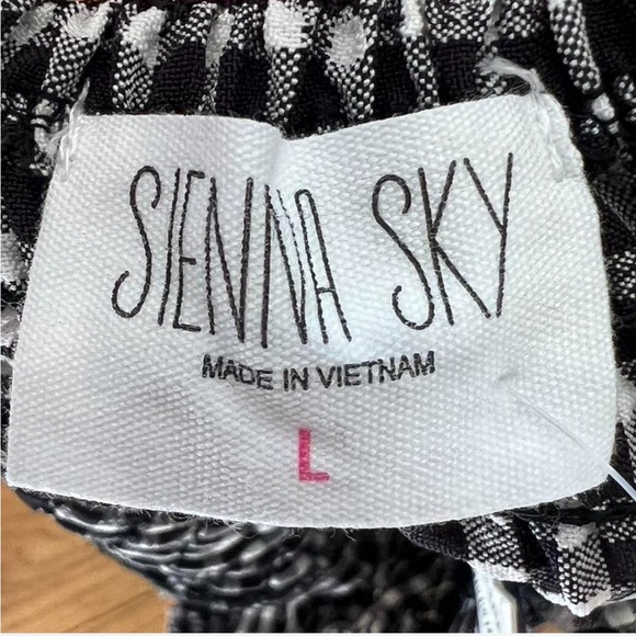 Sienna Sky Black and White Checkered Top - Picture 4 of 4